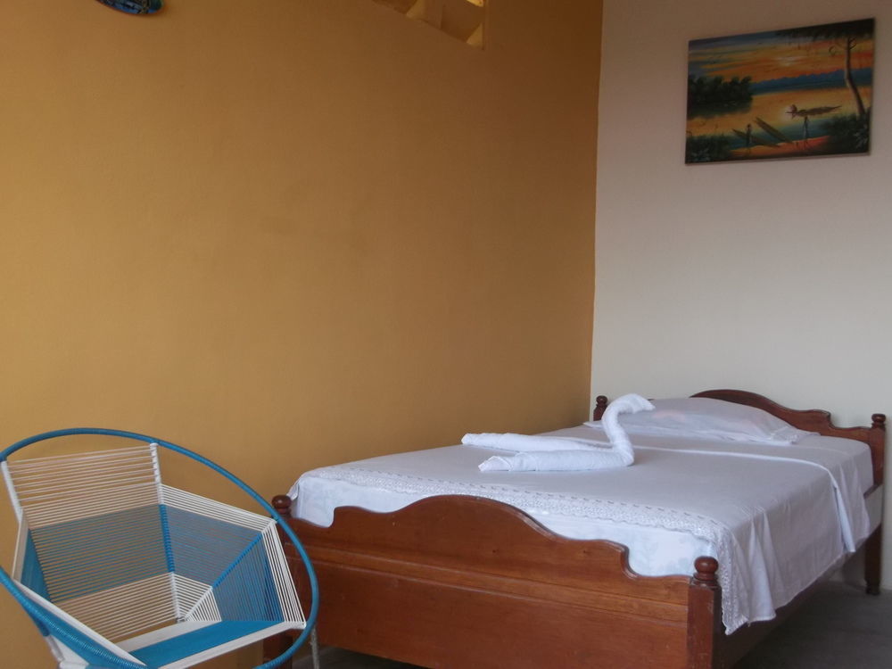 Amazon House Hostel Икитос Экстерьер фото