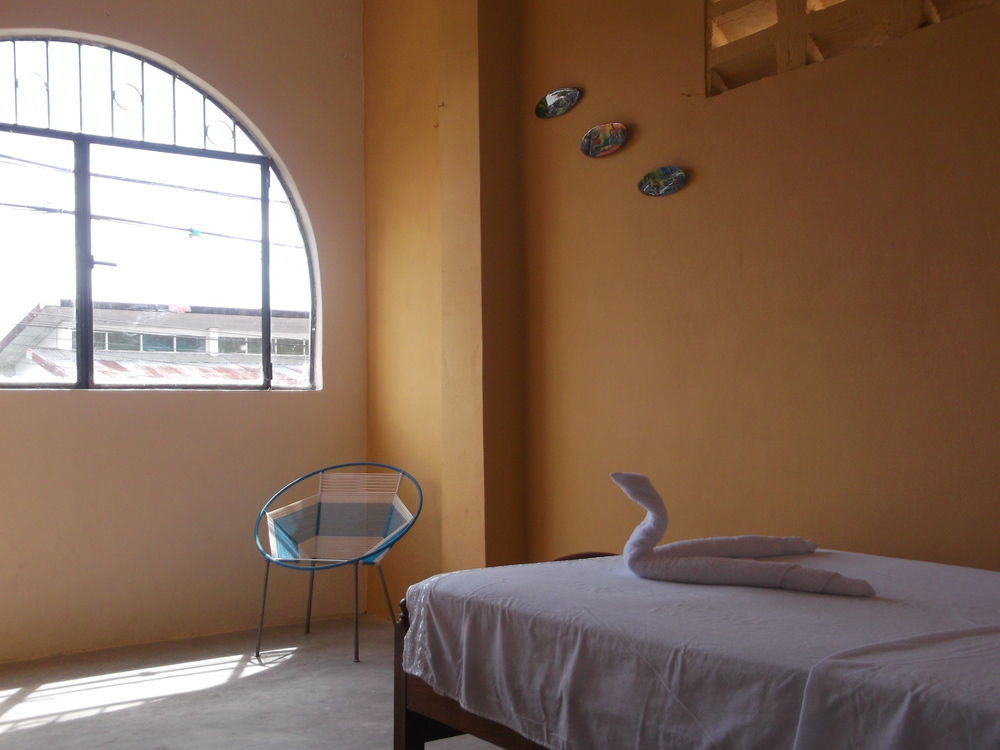 Amazon House Hostel Икитос Экстерьер фото