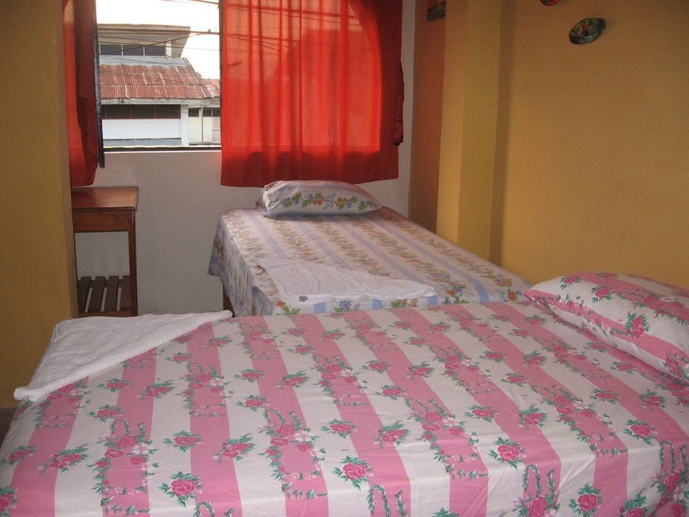 Amazon House Hostel Икитос Экстерьер фото