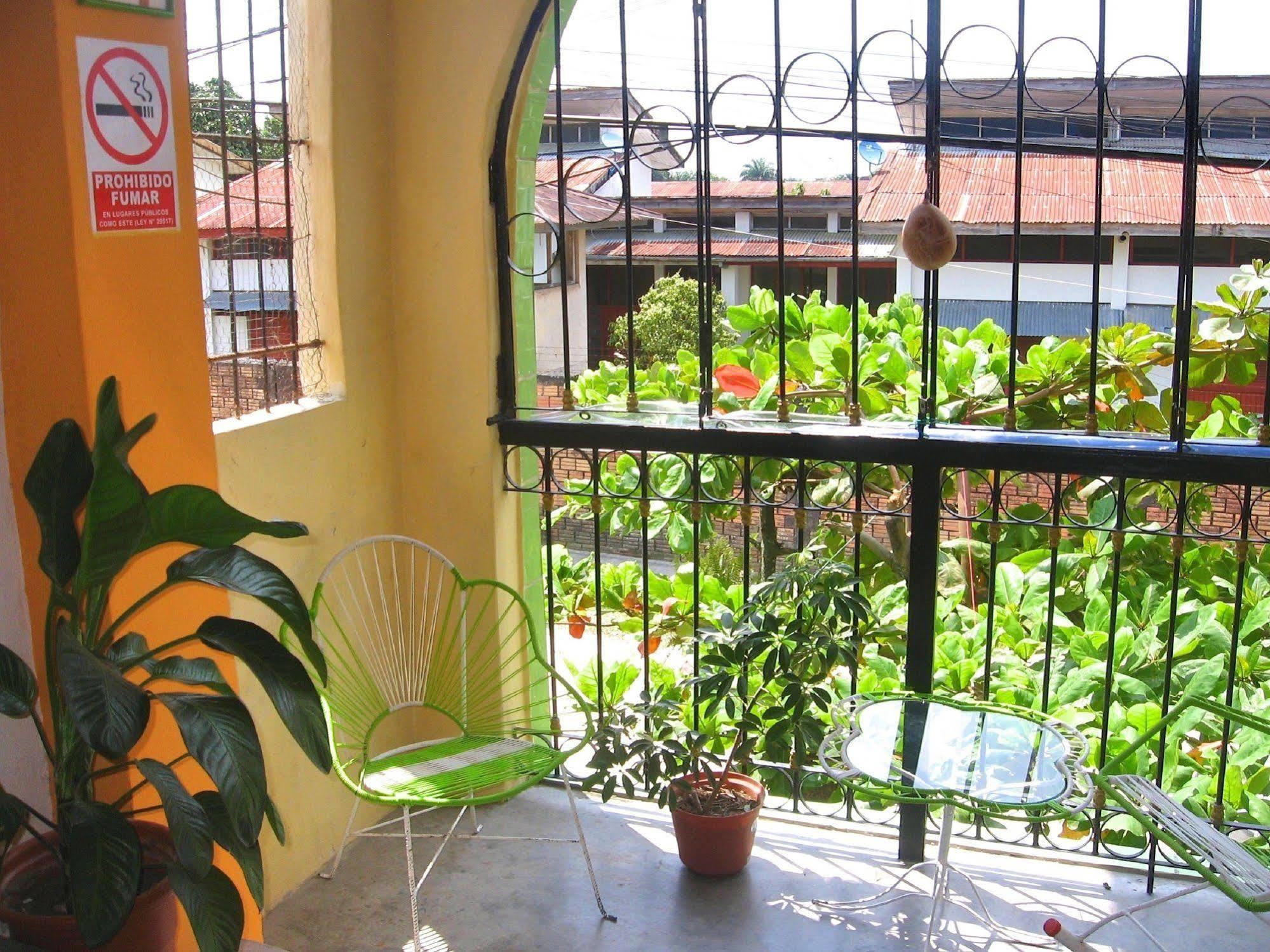 Amazon House Hostel Икитос Экстерьер фото